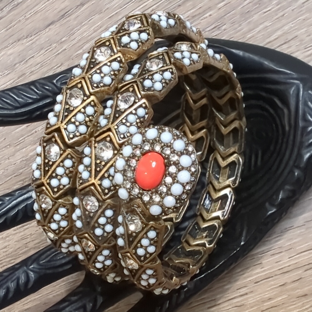 Vintage Gold and White Wrap Bracelet - Picture 5 of 11